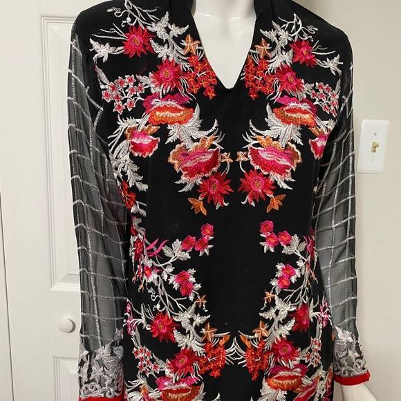 Dresses - Picture 3 of 3